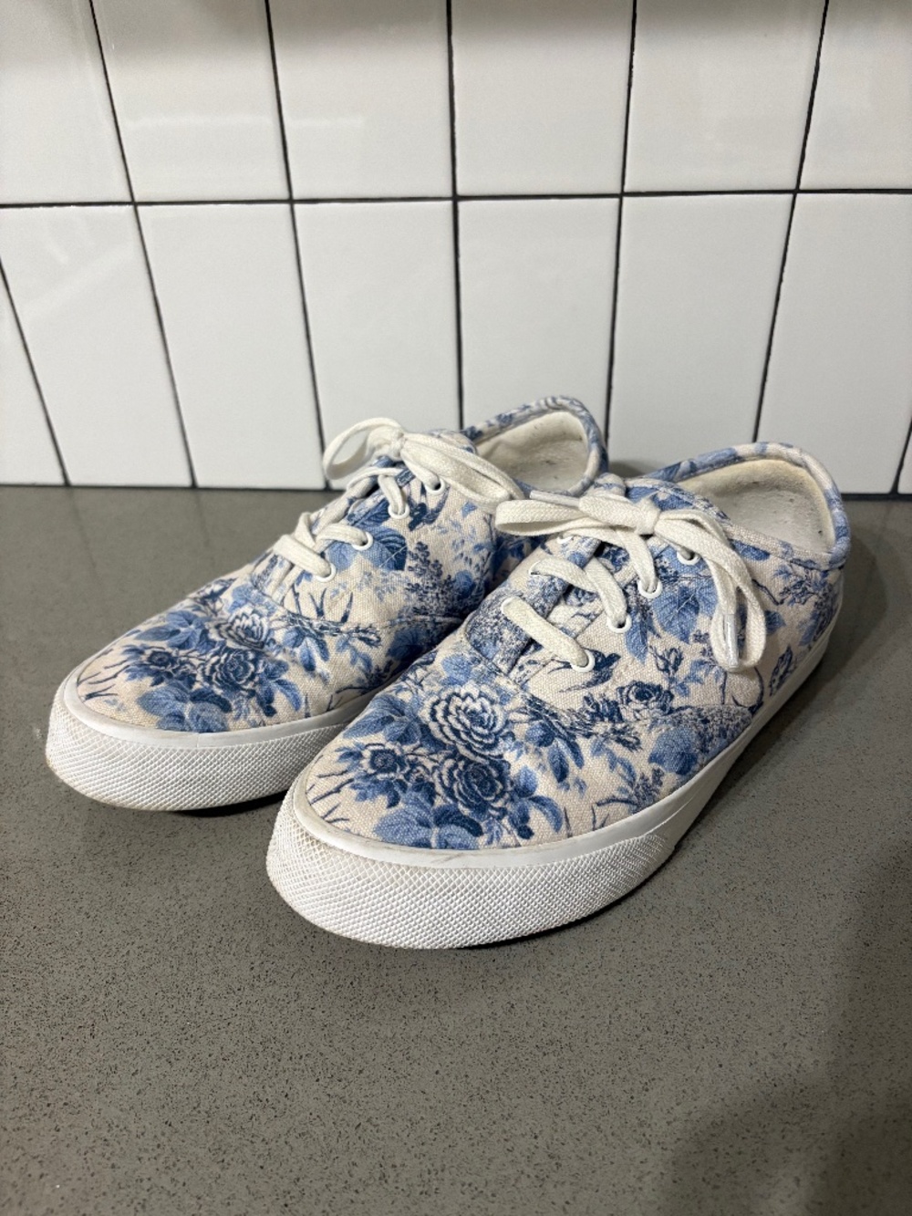 Reformation Harlow Canvas Sneakers "Pompadour" blue floral print - size 8